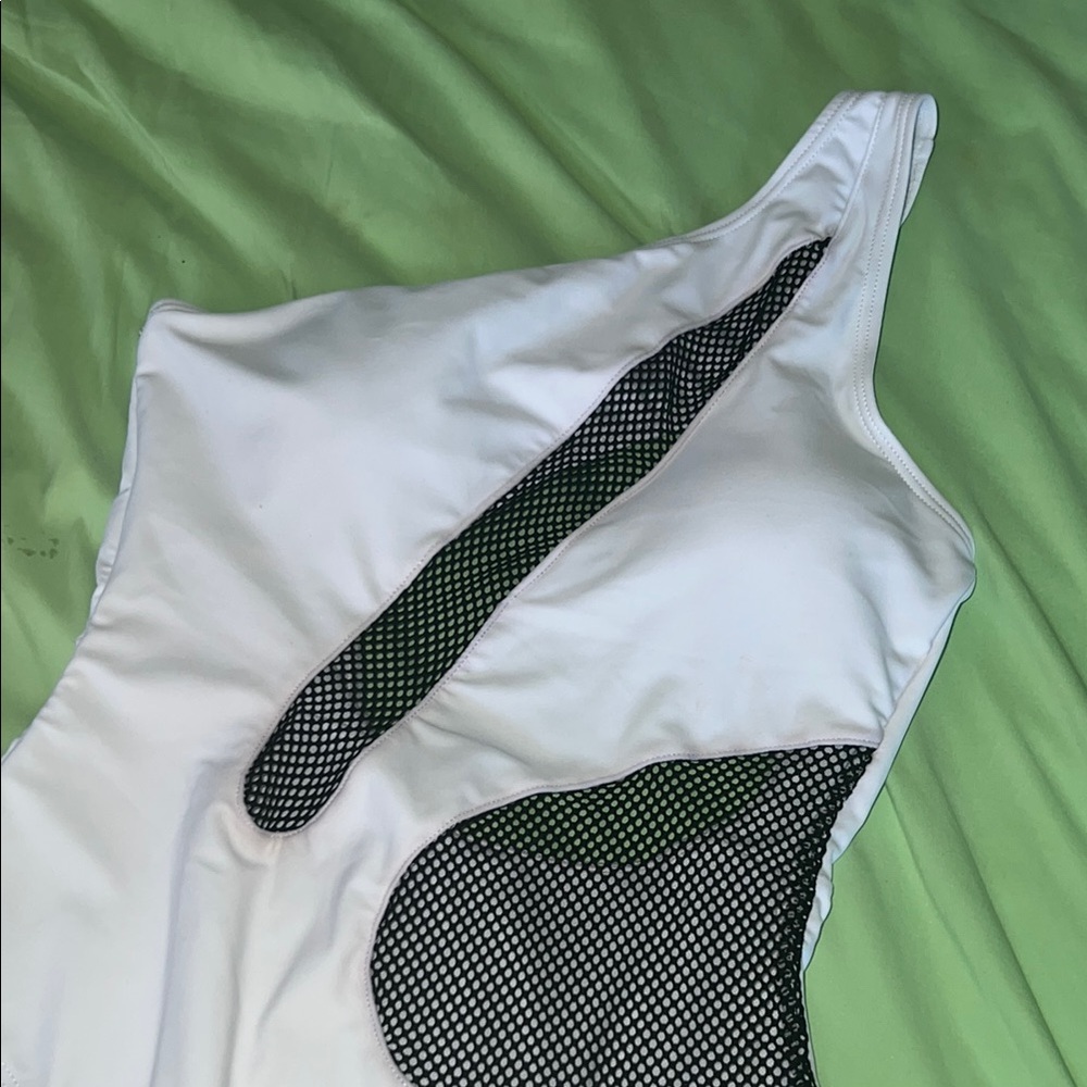 Stylish One Piece Swimsuit one shoulder - White and Black - Picture 2 of 8